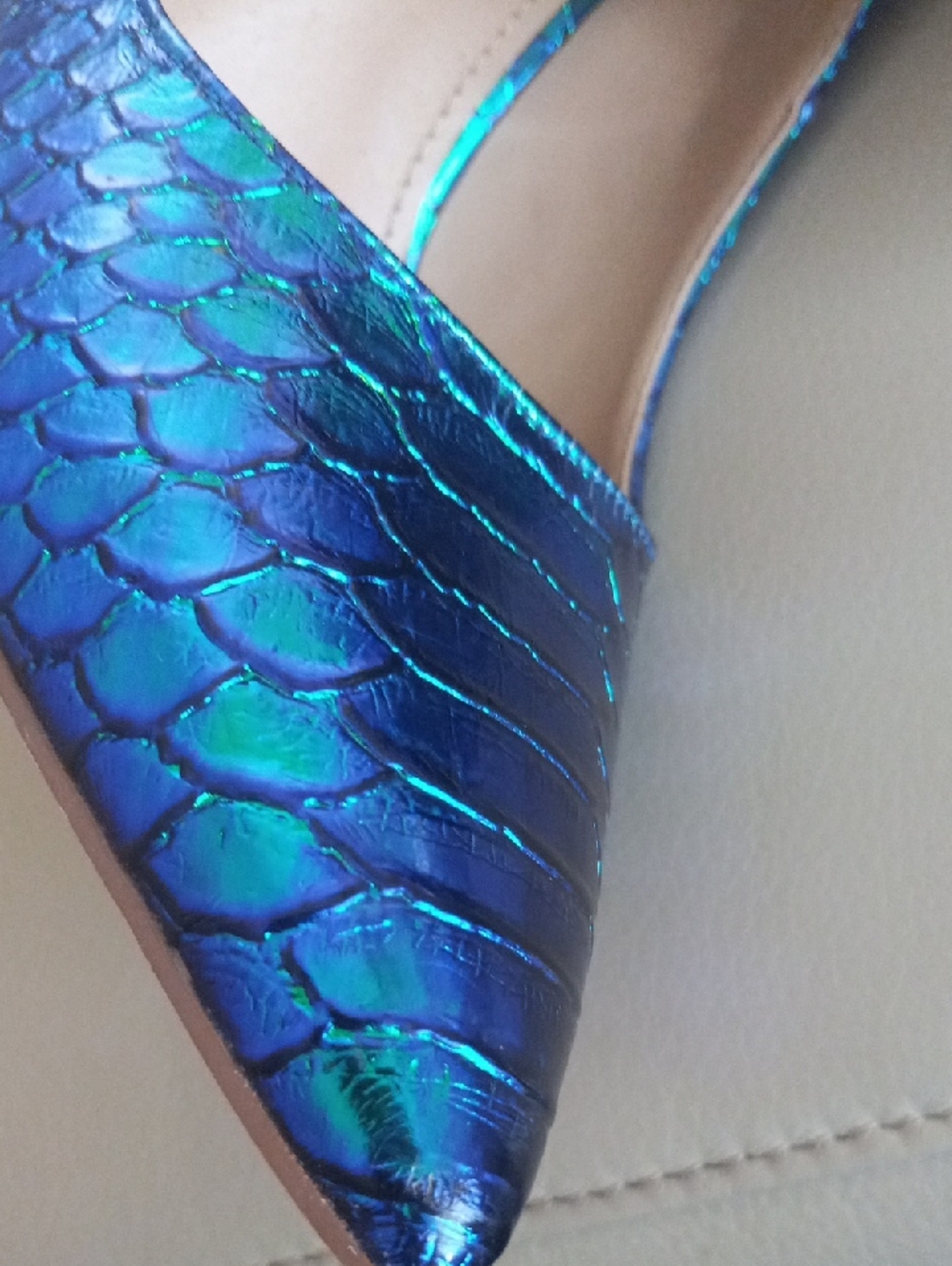 JustFab Vivienne Iridescent Blue-Green Mermaid Scale Pointed Toe Stilettos Sz 8 - Picture 12 of 13
